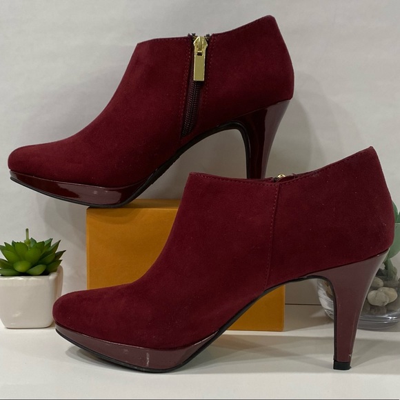 Liz Claiborne heeled Booties, used in good condition. Size 8. - Picture 4 of 7